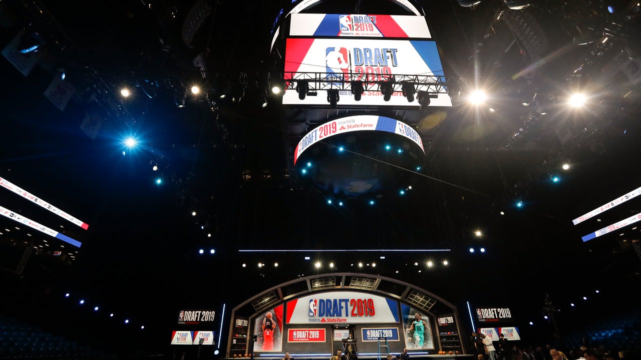 Spurs take teens Samanic, Johnson to open NBA draft